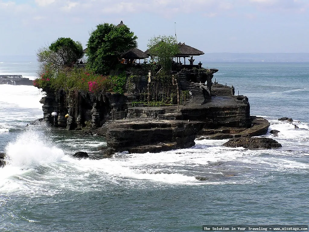 Pura Tanah Lot saat air pasang