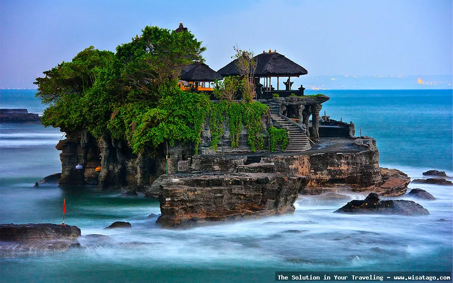 Pura Tanah Lot yang megah memukau