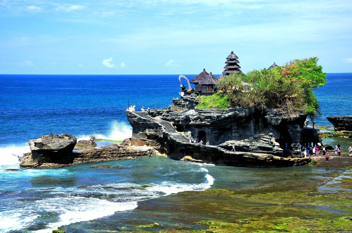 Pura Tanah Lot saat air pasang