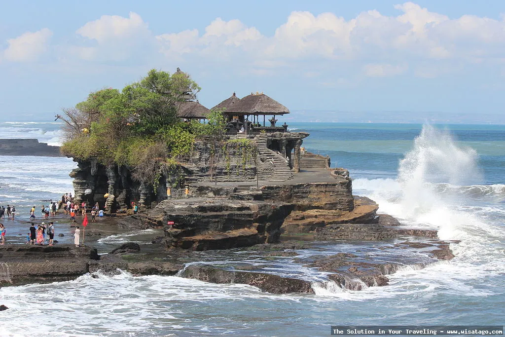 Pura Tanah Lot saat senja indah