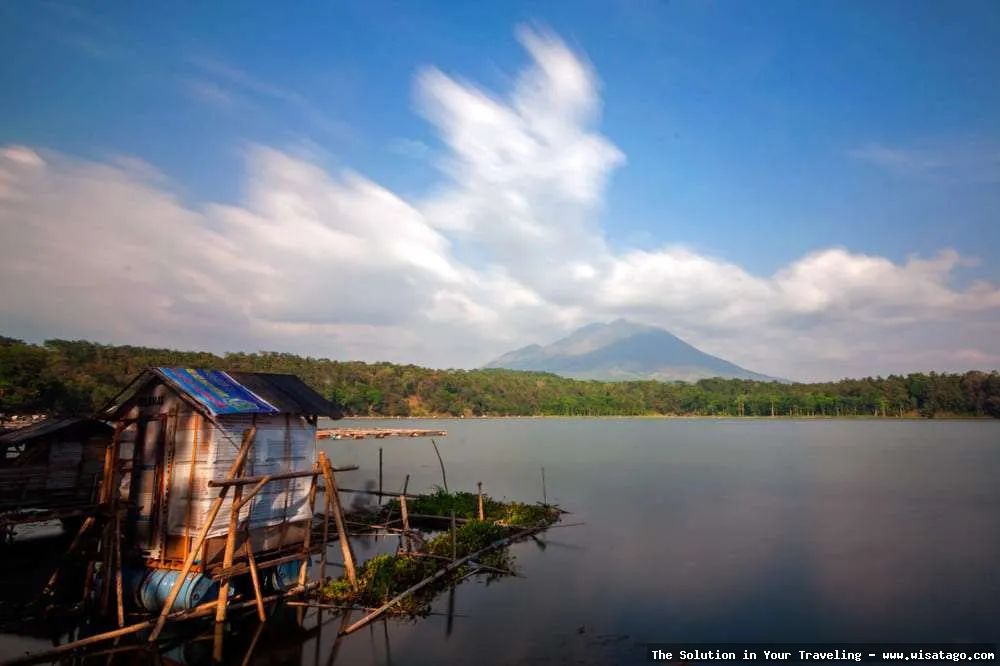 Ranu Pakis: keindahan danau alami