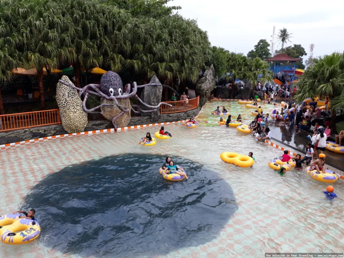 Ryzzy Azzahra Waterpark ceria dan segar