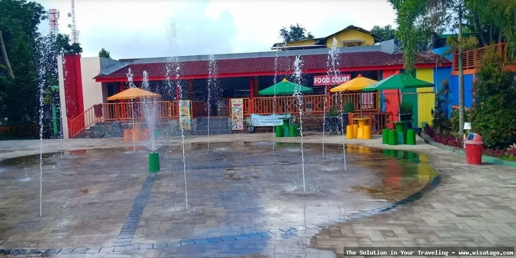Ryzzy Azzahra Waterpark, kesegaran wahana air.