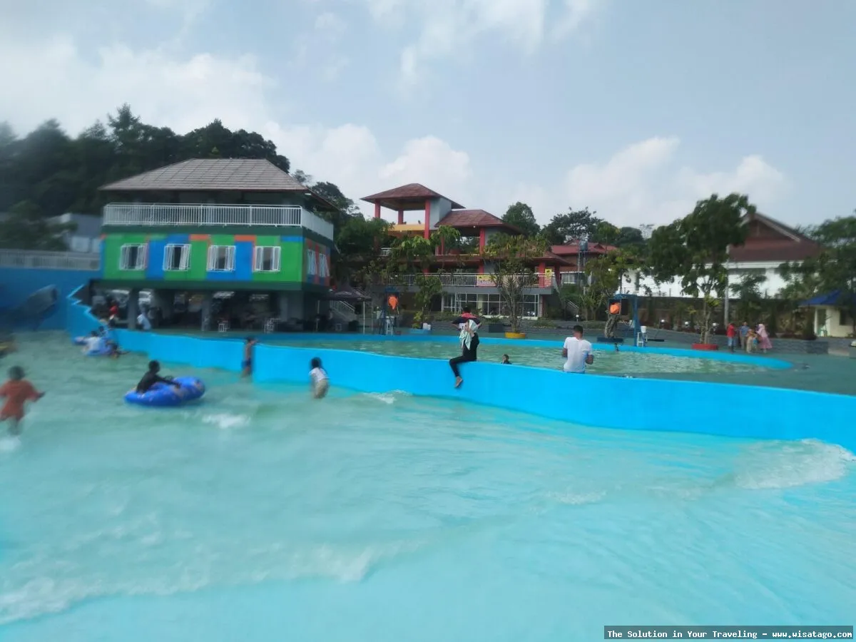 Ryzzy Azzahra Waterpark, kesegaran liburan keluarga
