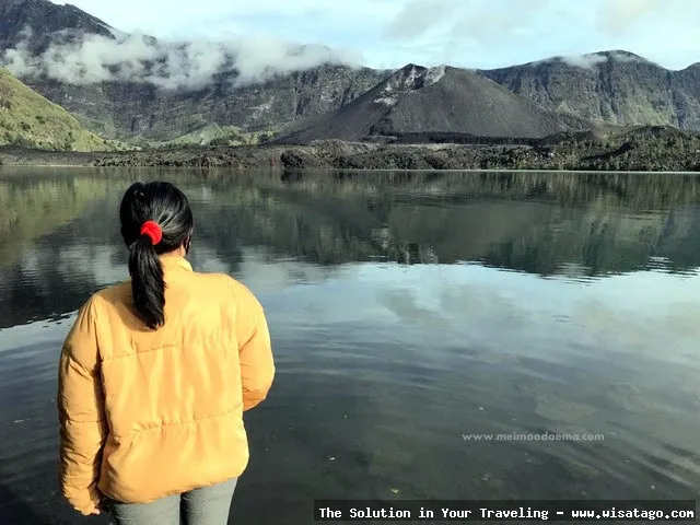 Segara Anak: keindahan danau kawah.