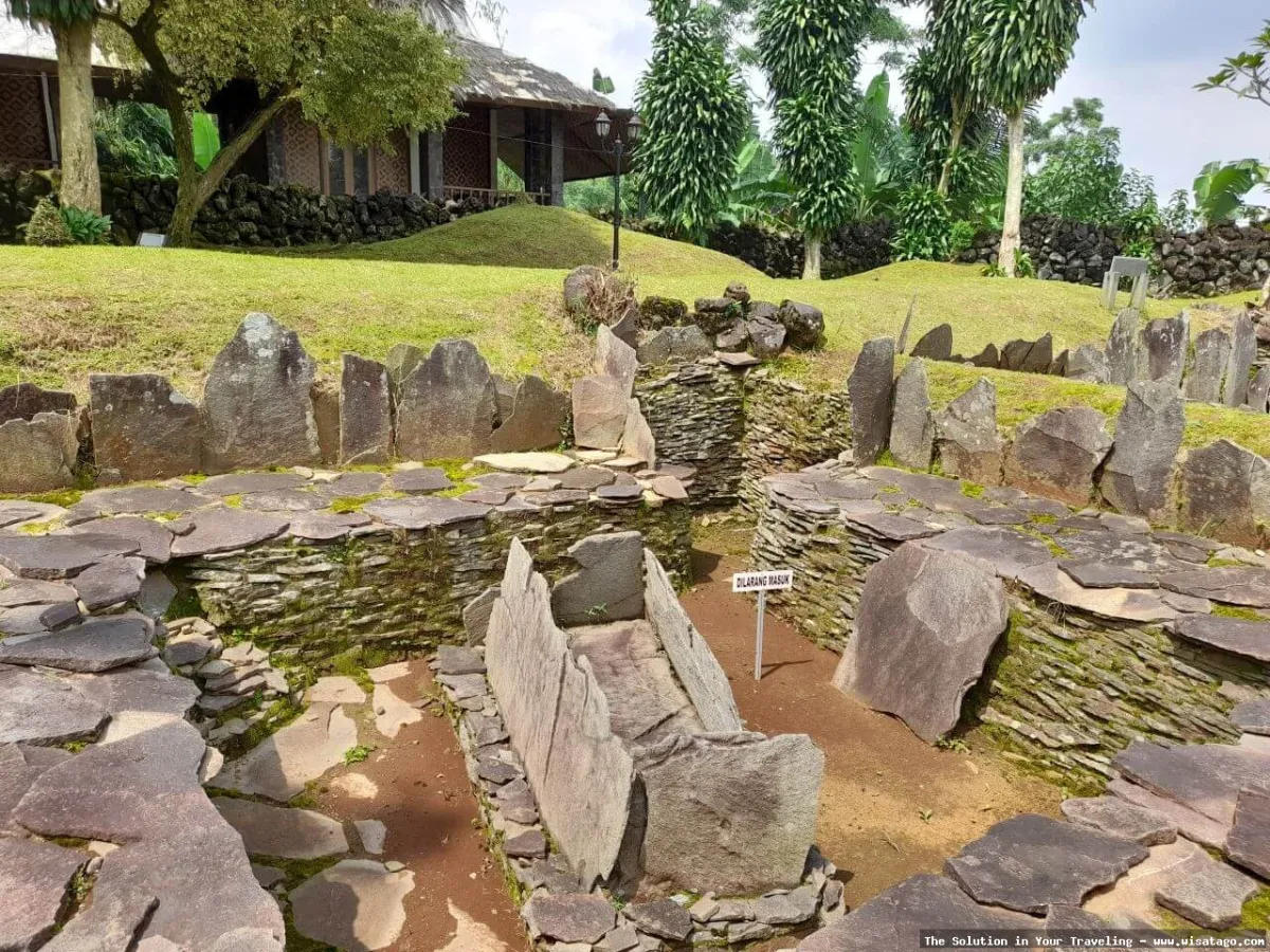 Situs Purbakala Cipari, artefak bersejarah