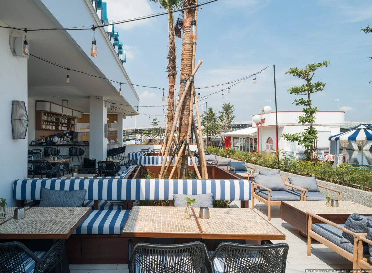Talassa Jakarta Pik: Suasana pantai modern