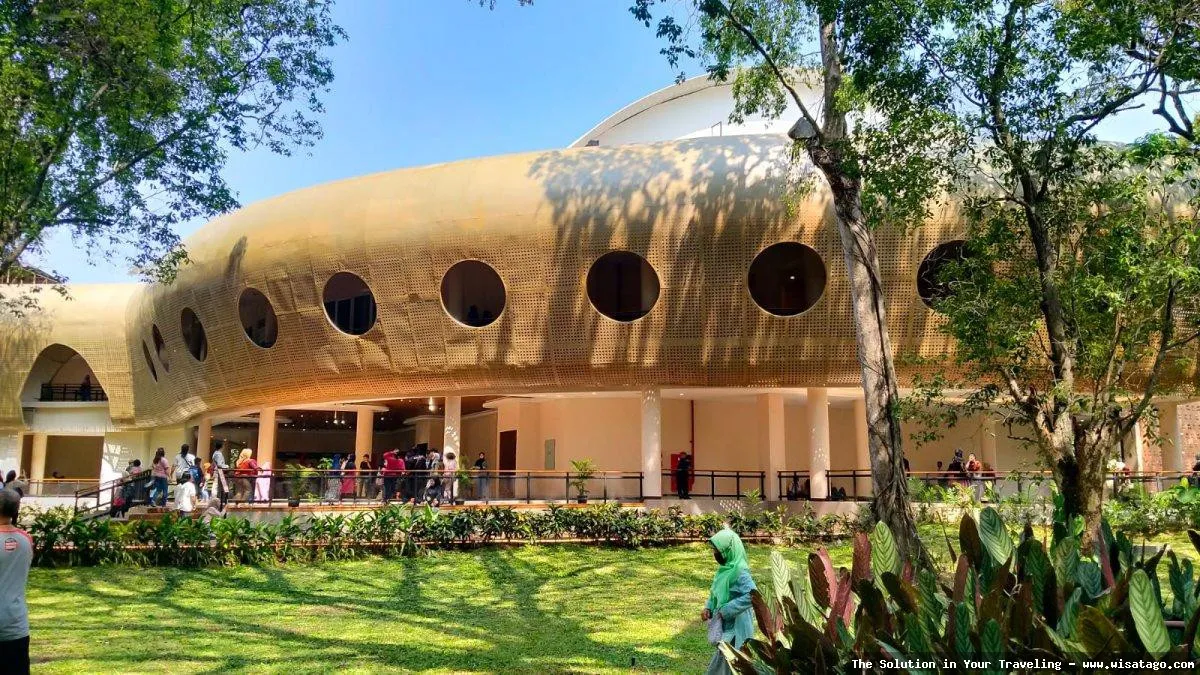 Taman Balekambang: keindahan alam Surakarta