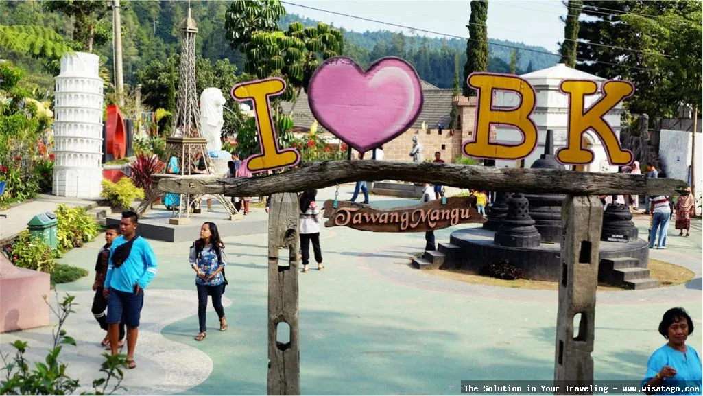 Taman Balekambang: keindahan taman kota