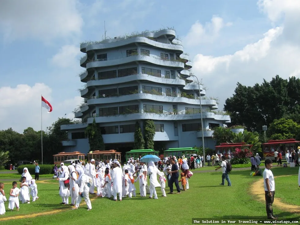 Taman Buah Mekarsari yang asri hijau