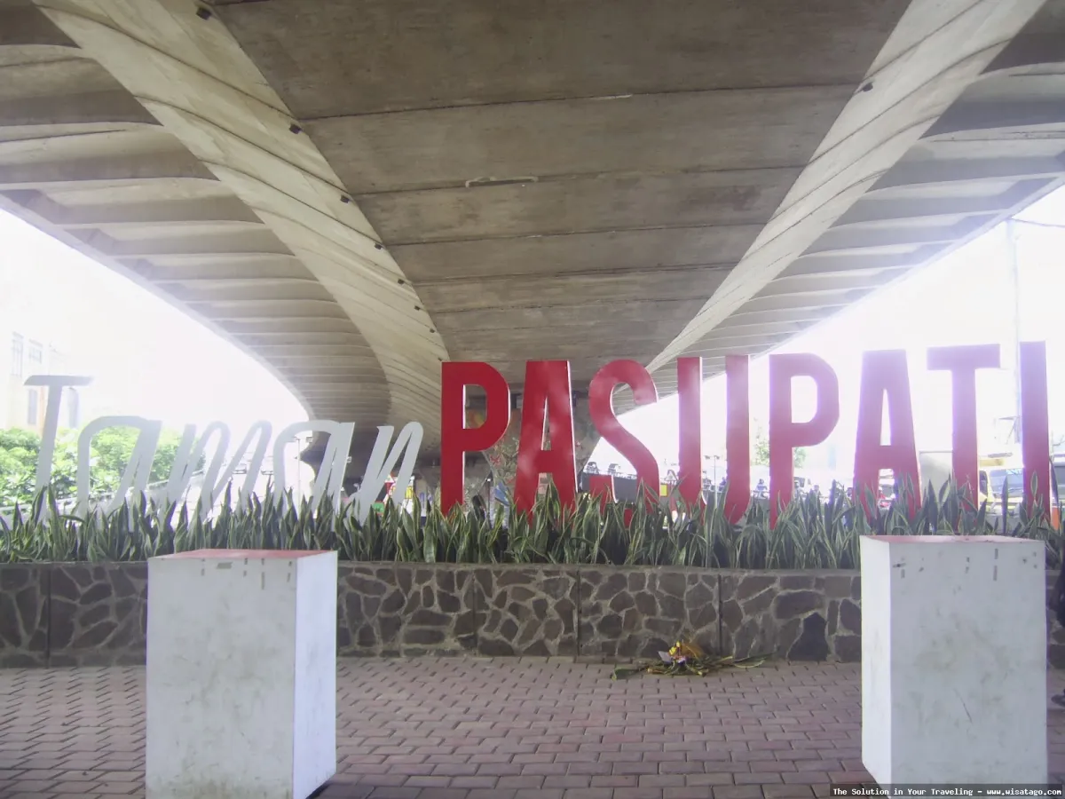 Taman Pasupati, ruang terbuka hijau.