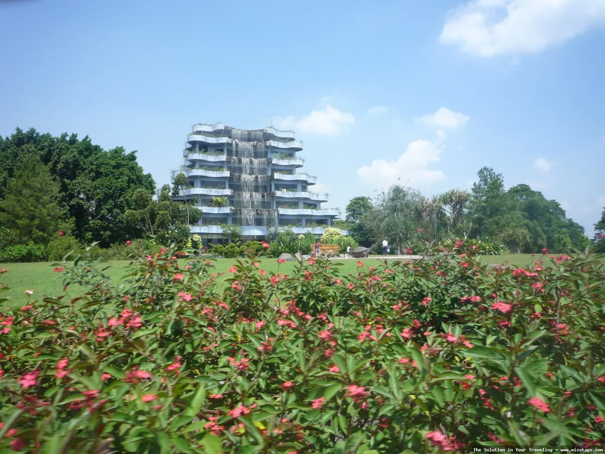Taman Wisata Mekarsari: keindahan taman buah.