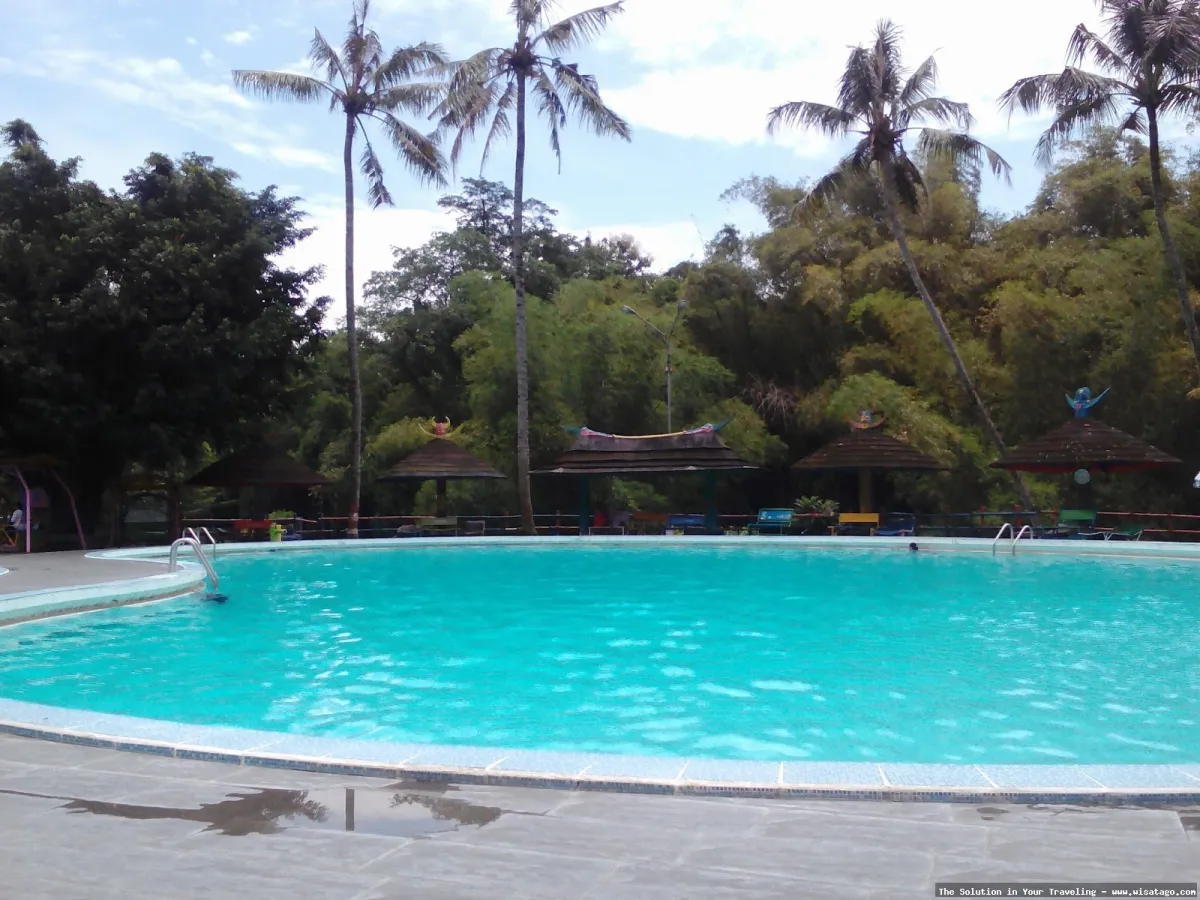 Taman Wisata Tlogomas yang asri.