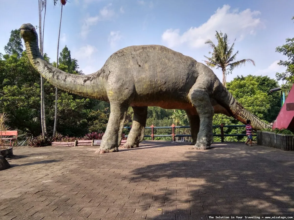 Taman Wisata Tlogomas yang asri.