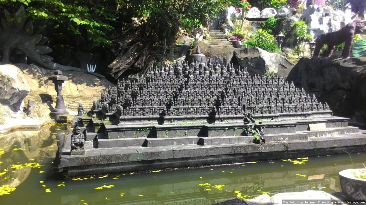 Taman Wisata Tlogomas yang asri.