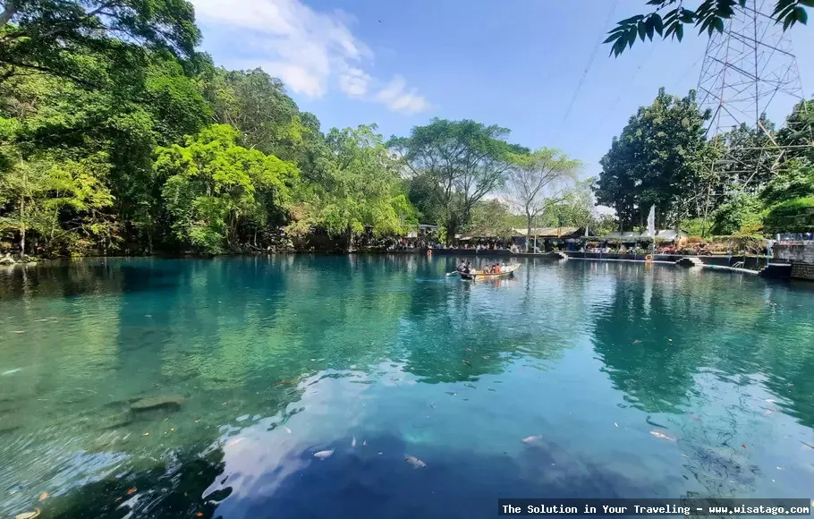 Telaga Biru yang indah dan tenang