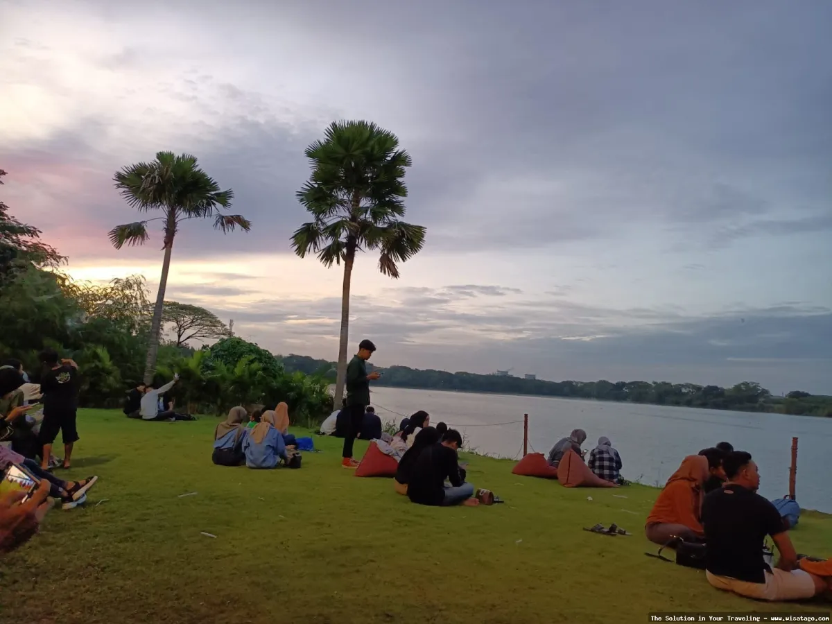 Telaga Ngipik, danau alami yang indah