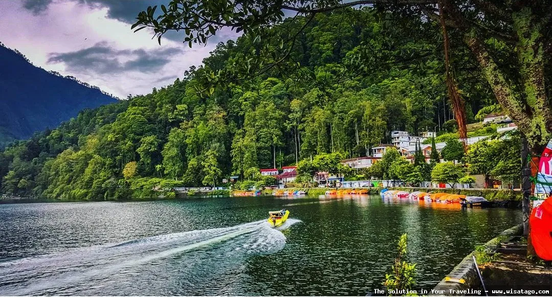Telaga Sarangan: Tips, Harga Tiket, Kuliner, Lokasi, Fasilitas dan Spot Telaga Sarangan: Tips, Harga Tiket, Kuliner, Lokasi, Fasilitas dan Spot