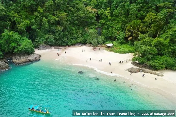 Teluk Hijau, keindahan alam Banyuwangi