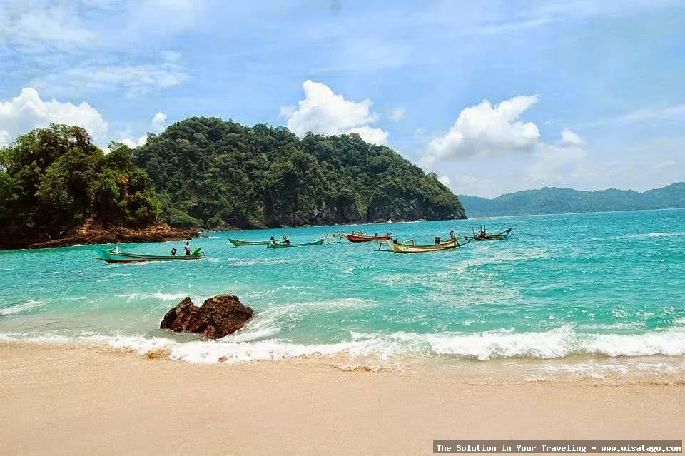 Teluk Hijau dengan pesona alam