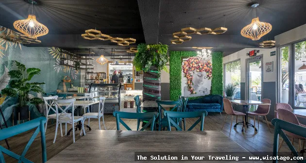 TIRA CAFE And BISTRO yang nyaman