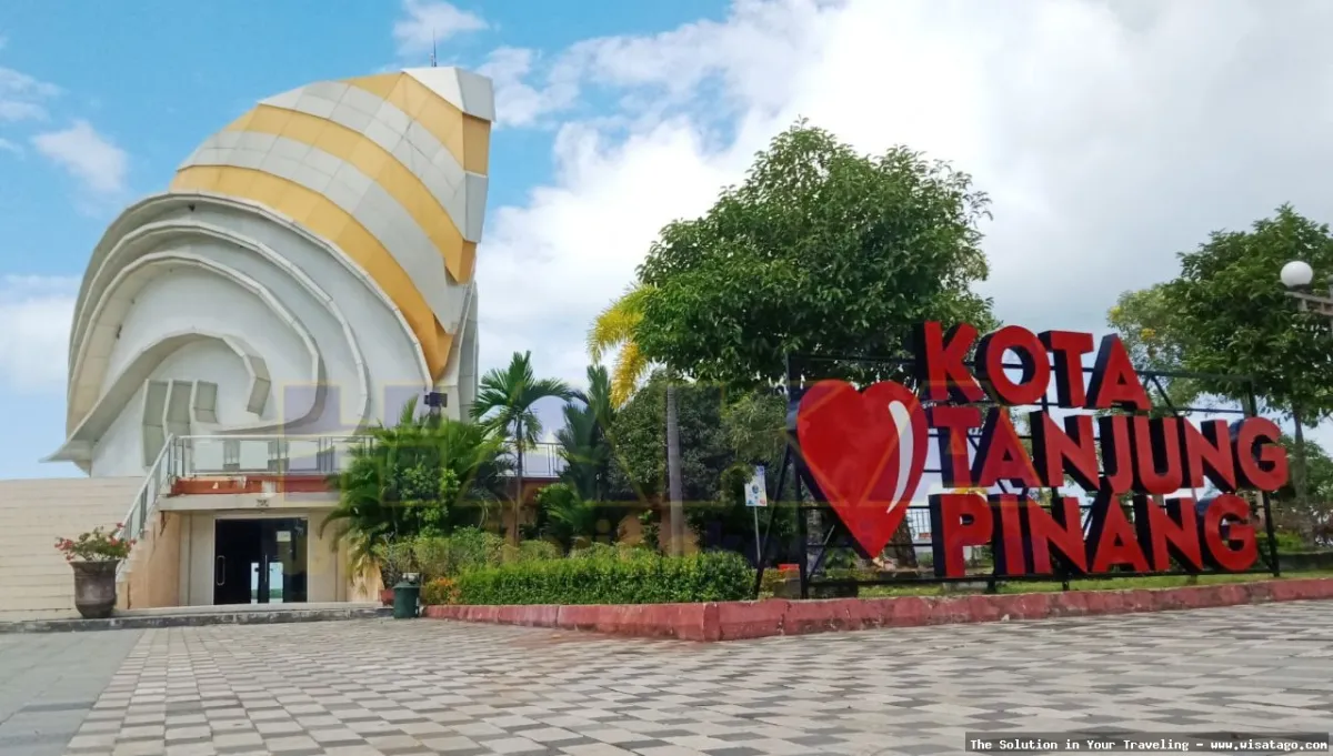 Tugu Gonggong Kepulauan Riau ikon maritim