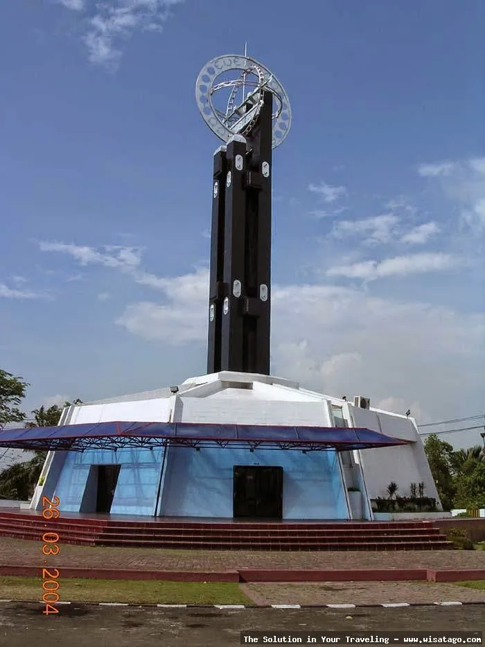 Tugu Khatulistiwa: ikon kota Pontianak