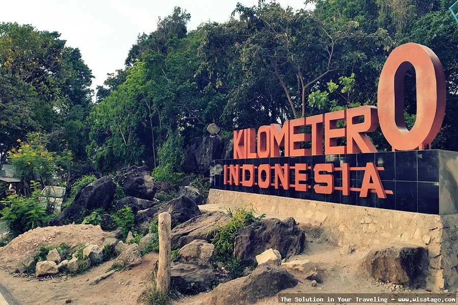 Tugu Nol Kilometer penanda lokasi.