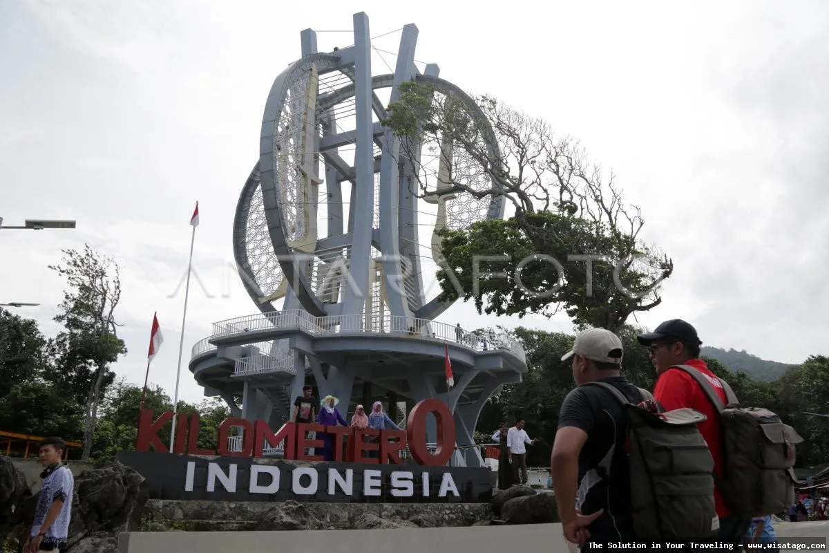 Tugu Nol Kilometer penanda lokasi.