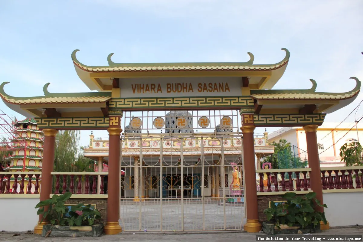 Vihara Dharma Sasana, tempat ibadah umat.