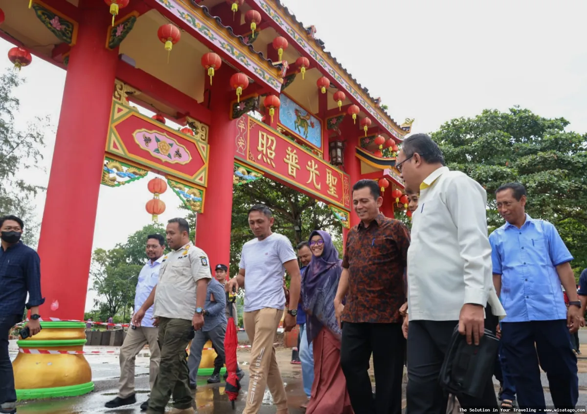 Vihara Dharma Sasana tampak megah dan damai