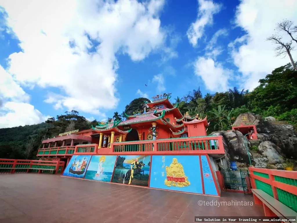 Vihara Gunung Dewa Siantan megah memesona