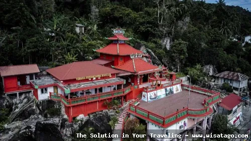 Vihara Gunung Dewa Siantan megah berdiri