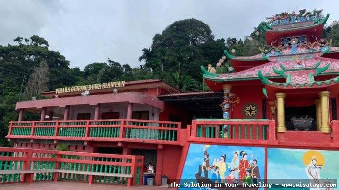 Vihara Gunung Dewa Siantan megah mempesona