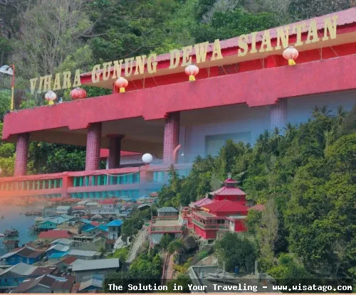 Vihara Gunung Dewa Siantan megah memesona
