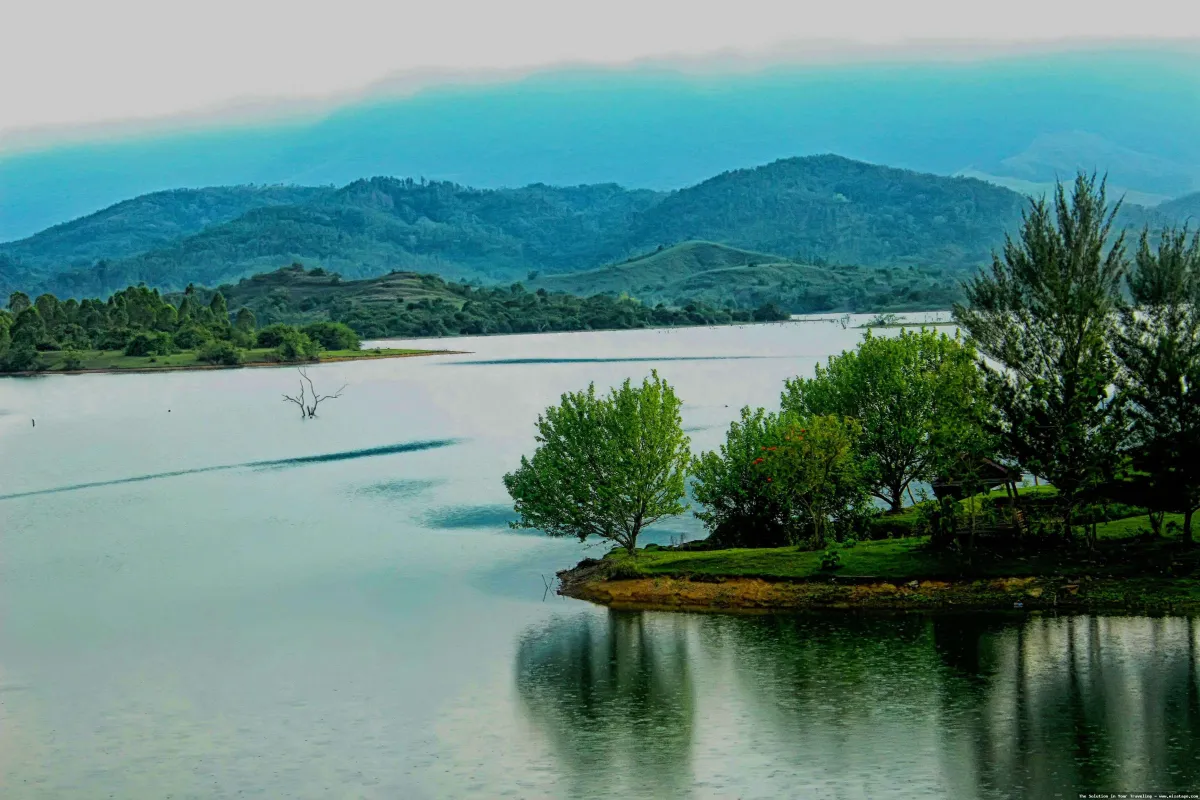 Waduk Keuliling, danau buatan nan indah