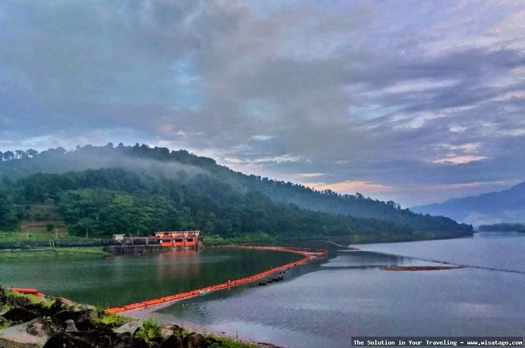 Waduk Selorejo: pemandangan indah dan tenang