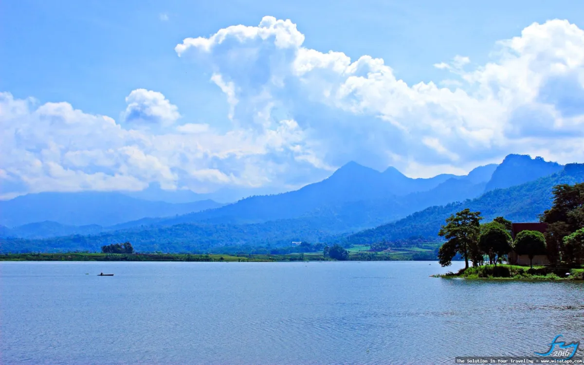 Waduk Selorejo: pemandangan indah dan tenang
