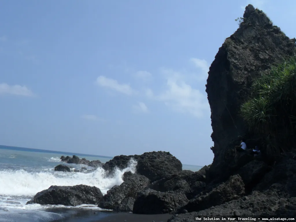 Watu Godeg, formasi batuan unik.