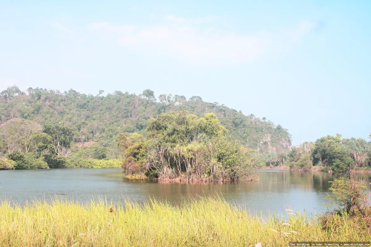 Watu Godeg, formasi batuan unik.