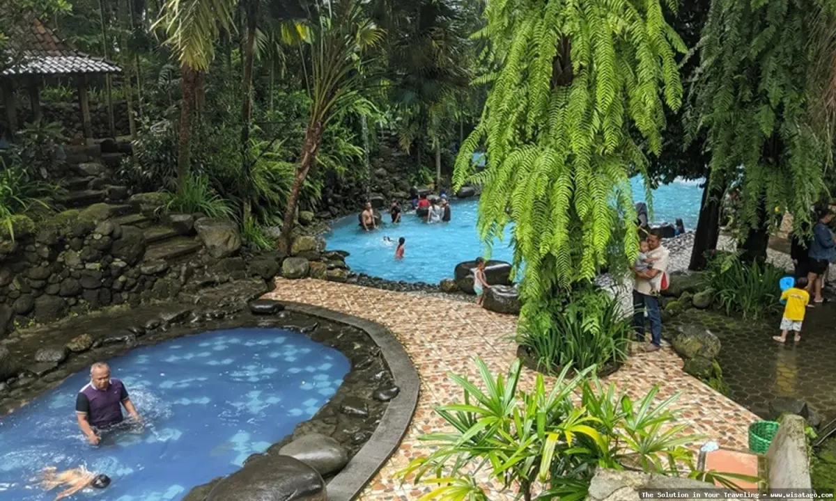 Watu Godeg, formasi batuan unik.