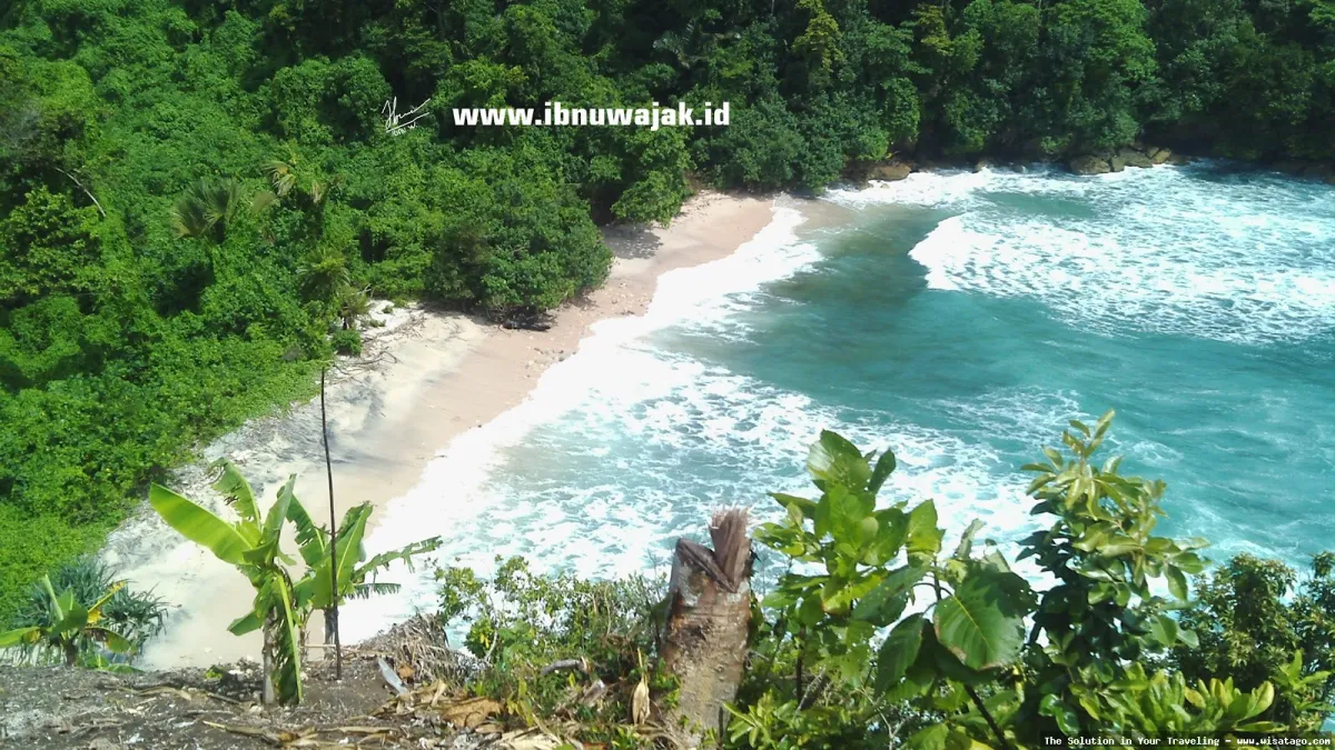 Watu Godeg, formasi batuan unik.