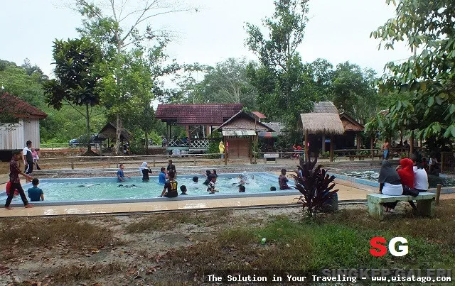 Wisata Air Panas Dabo Singkep Alami