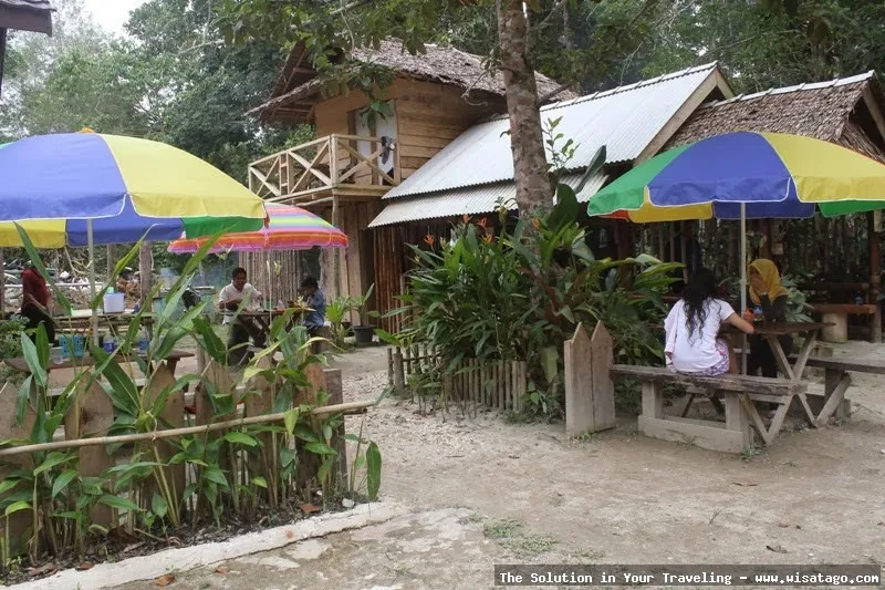 Wisata Air Panas Dabo Singkep alami