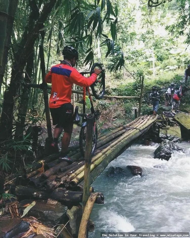 wisata Air Terjun Antrokan Manggisan indah