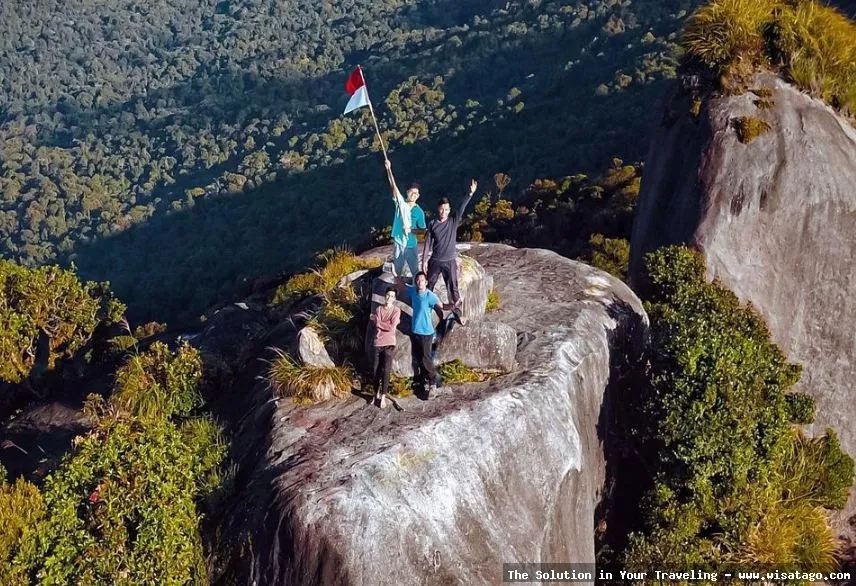 wisata Air Terjun Gunung Ranai indah