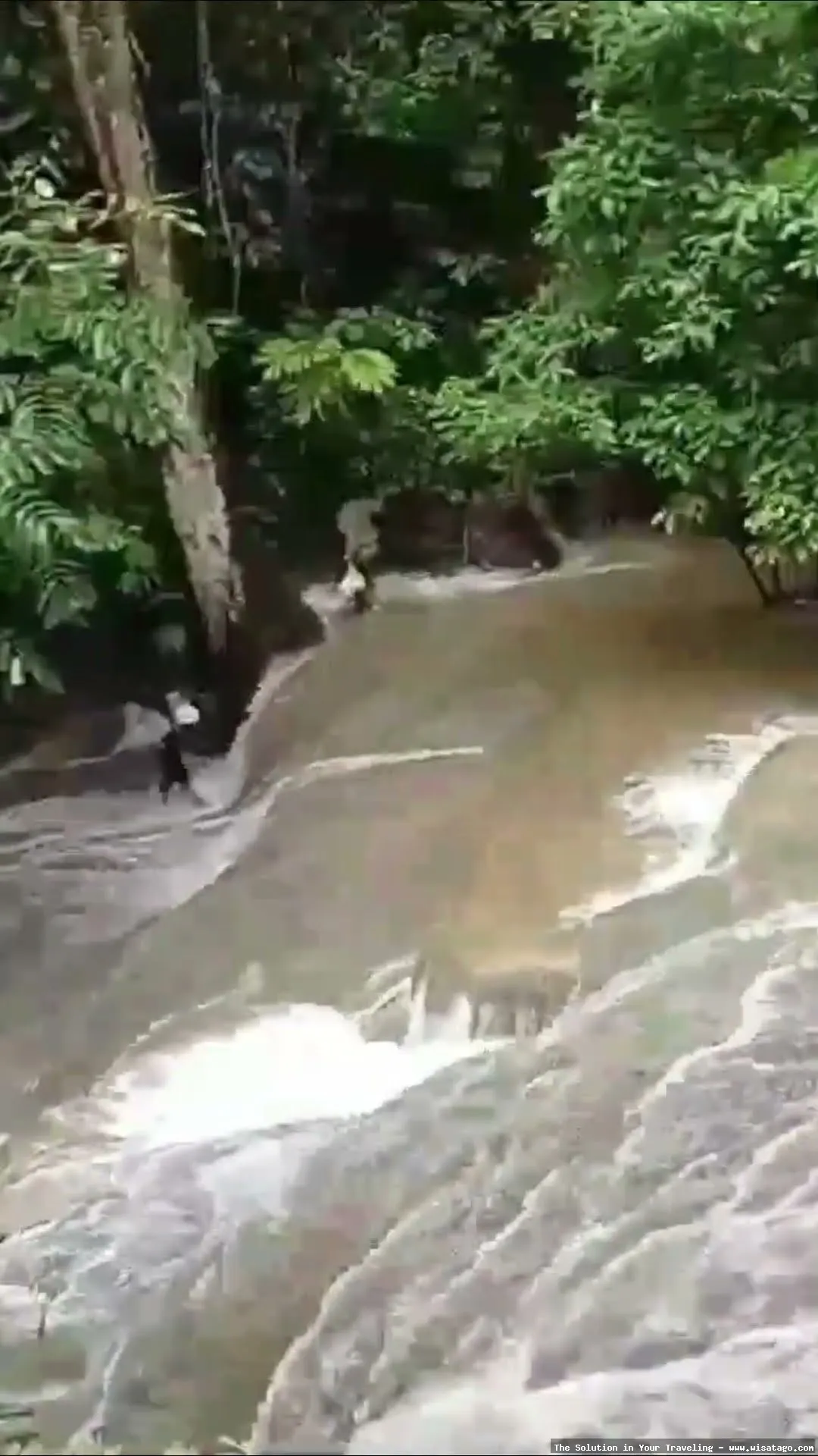 Wisata Air Terjun Samparona nan indah