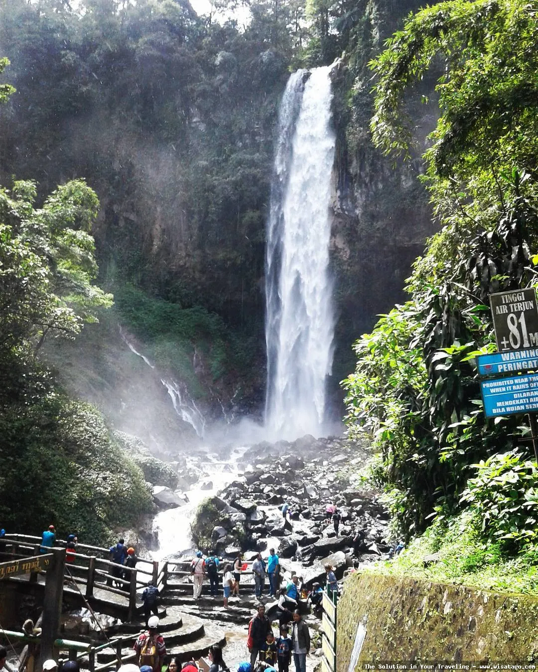 wisata Air Terjun Samparona yang indah