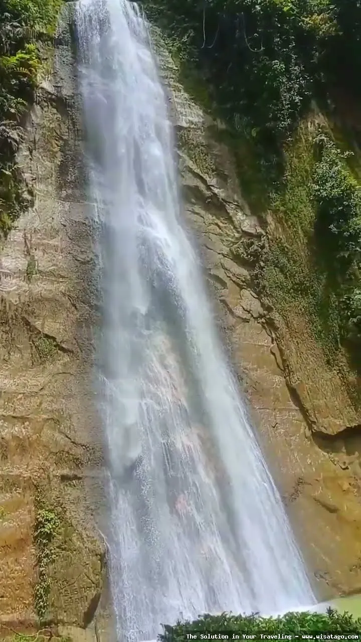 wisata Air Terjun Samparona yang indah