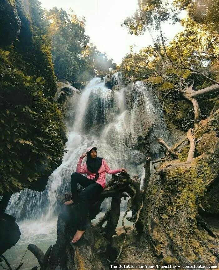 wisata Air Terjun Samparona yang indah